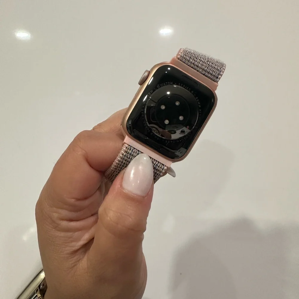 Apple Watch Series 6 40mm Rose Gold + AirPods Pro 1st Gen Bundle